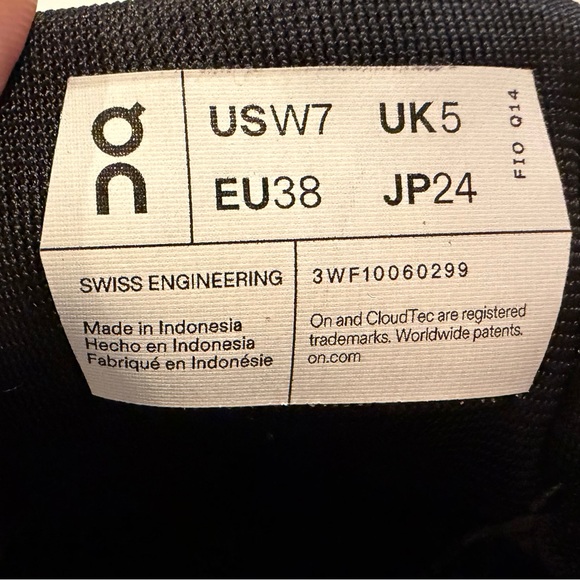 On Cloud 6 Sneakers - Picture 7 of 15